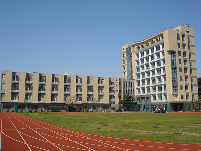 上海建峰職業(yè)技術(shù)學(xué)院附屬高級(jí)中學(xué)