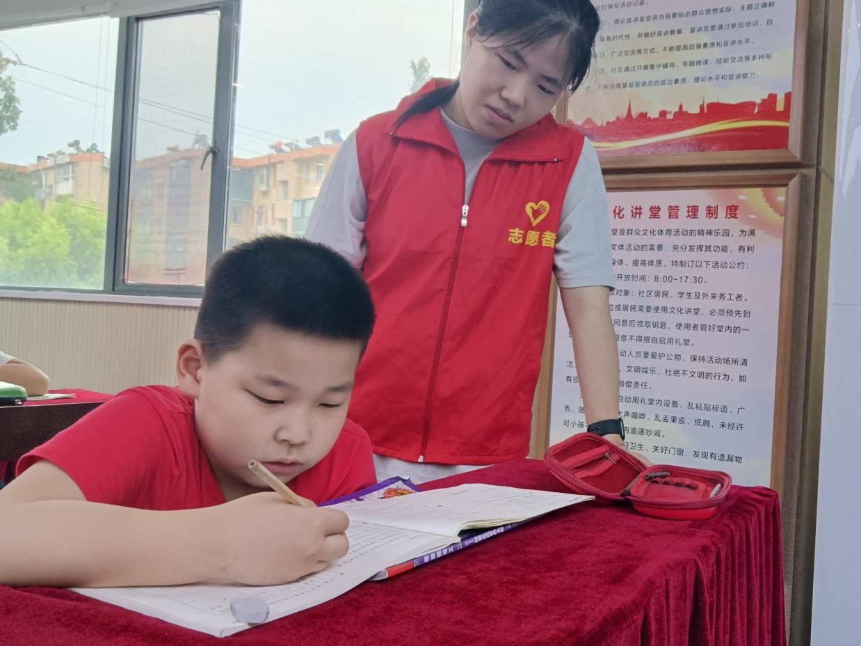 安徽學(xué)子三下鄉(xiāng)：垃圾分類你我他，環(huán)境文明靠大家
