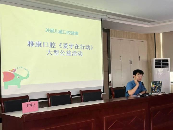 手牽手愛(ài)衛(wèi)生，心連心文明行