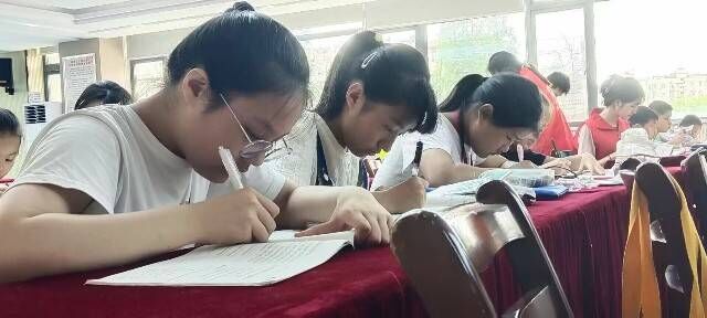 安徽學(xué)子三下鄉(xiāng)：志愿實(shí)踐送溫暖，衛(wèi)生知識(shí)進(jìn)社區(qū)