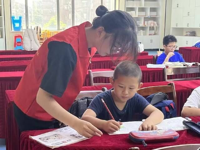 安徽學(xué)子三下鄉(xiāng)：紅色浸童心，童心永向黨