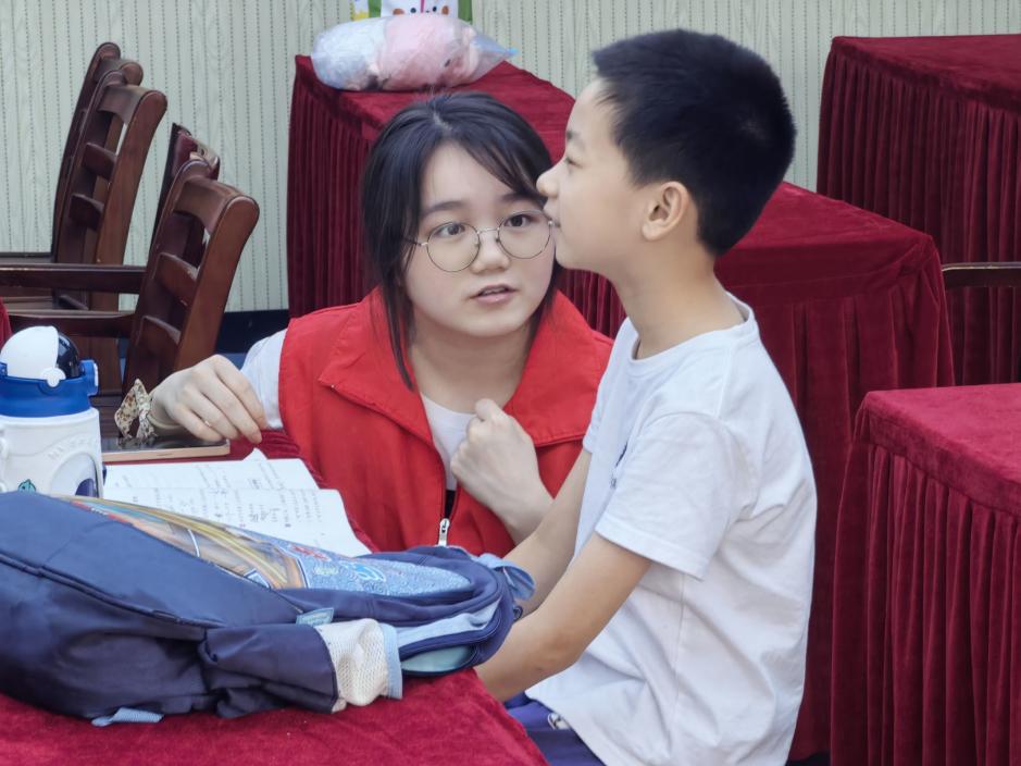 安徽學(xué)子三下鄉(xiāng)：垃圾回收齊行動，綠色環(huán)保伴我行