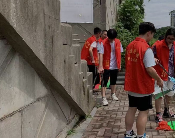 共創(chuàng)衛(wèi)生環(huán)境，搞好河道管護(hù)