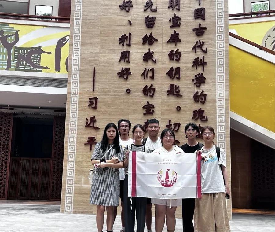 【?薪火傳承?——?探尋中醫(yī)藥發(fā)展和文化傳播?】“?民族醫(yī)藥異彩紛呈?，?學(xué)習(xí)經(jīng)驗(yàn)展望未來(lái)?”薪火實(shí)踐團(tuán)蜀地醫(yī)道尋根隊(duì)探尋成都中醫(yī)藥大學(xué)博物館
