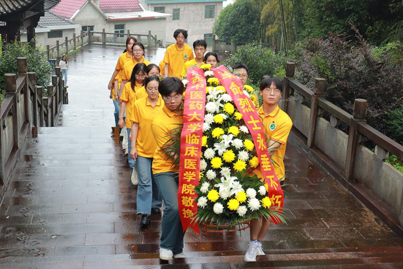 江西中醫(yī)藥大學臨床醫(yī)學院“懸壺”樂愛社會實踐隊暑期三下鄉(xiāng)