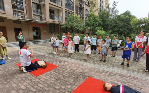 湖文學(xué)子三下鄉(xiāng)：學(xué)習(xí)防溺水知識(shí)，呵護(hù)兒童成長