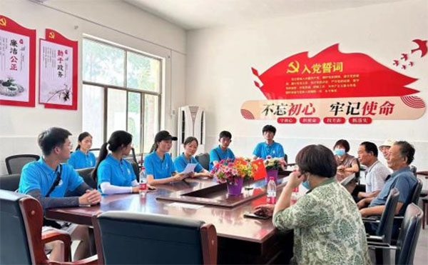 華北水利水電大學(xué)法學(xué)院社會(huì)實(shí)踐隊(duì)在長垣市宋莊便民服務(wù)中心組織開展黃河保護(hù)普法活動(dòng)