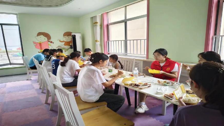 山東管理學院筑夢人志愿團隊以智慧之光，點亮蓬萊