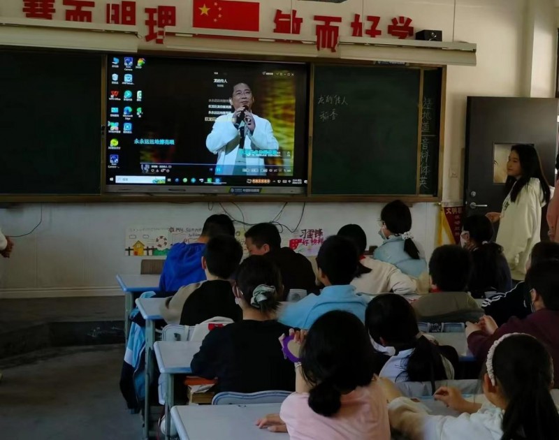 三下鄉(xiāng)|西安建筑科技大學(xué)信控學(xué)院“情暖童心”實踐團隊于7月20日赴陜西省西安市鄠邑區(qū)草堂營村開展活動