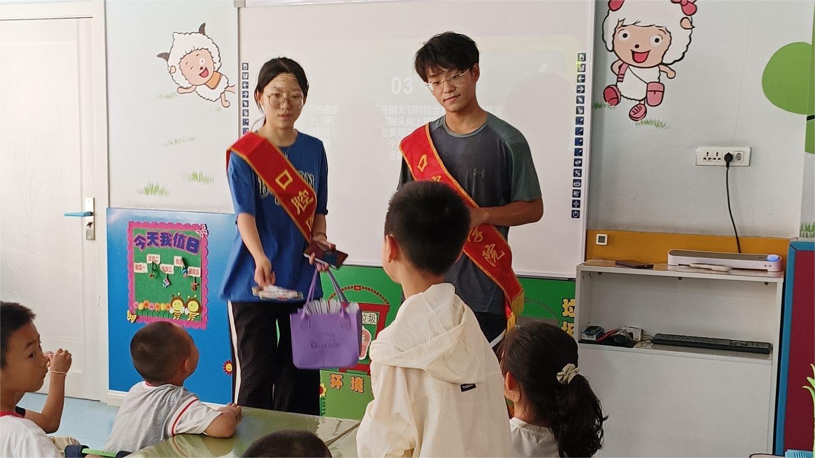 錦醫(yī)口腔學(xué)子三下鄉(xiāng)：攜手幼兒園，共筑口腔健康未來