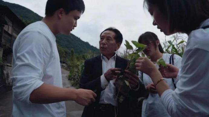 三下鄉(xiāng)|先試先行 敢為人先 鄉(xiāng)村振興路上的先鋒 貢山鄉(xiāng)村致富路上的先行者——余新