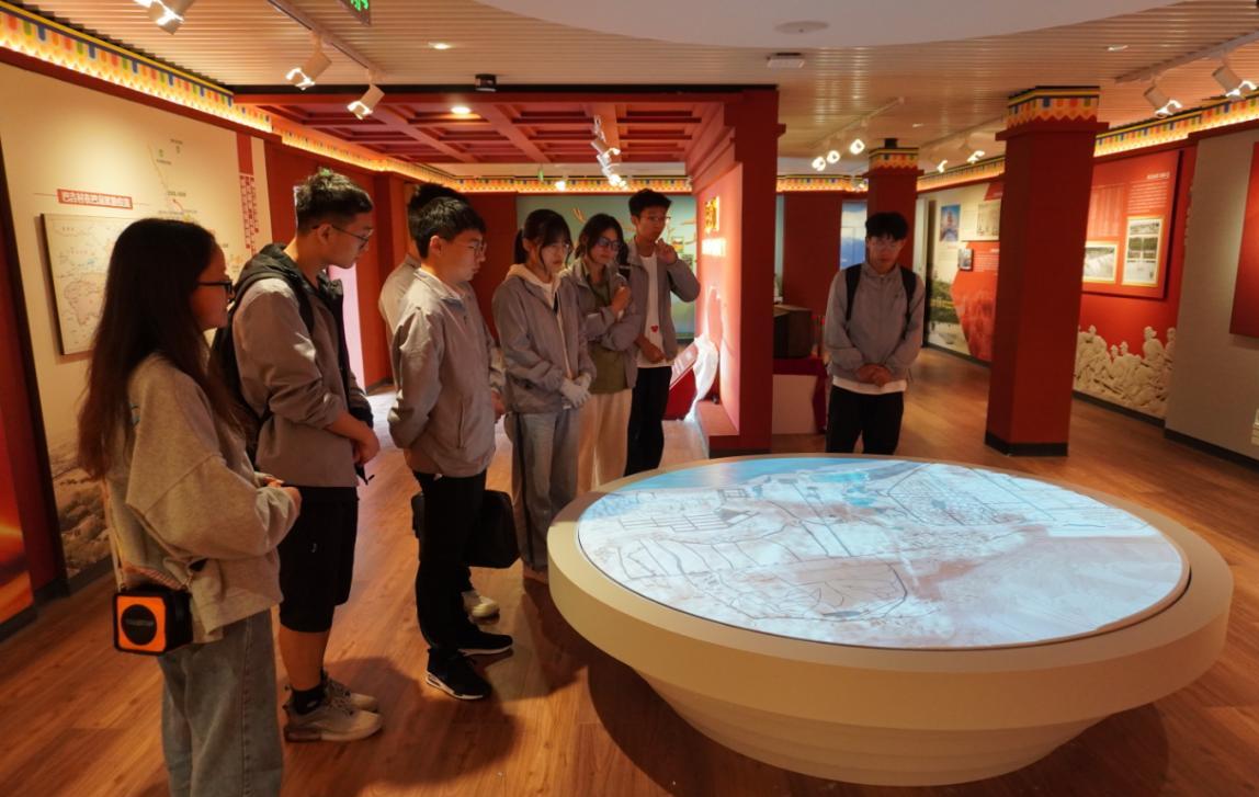 紅色文化學(xué)習(xí)之旅：河南工業(yè)大學(xué)學(xué)生團隊赴西藏探索歷史和團結(jié)