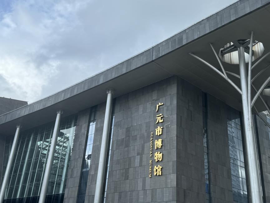 在過(guò)去中看未來(lái)，在傳承中向世界