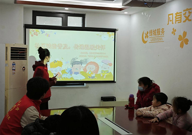 體育科學(xué)學(xué)院學(xué)院寒假社會(huì)實(shí)踐——“青衿之志 實(shí)踐篤行”實(shí)踐隊(duì)社區(qū)法制普及，傳遞溫暖關(guān)懷