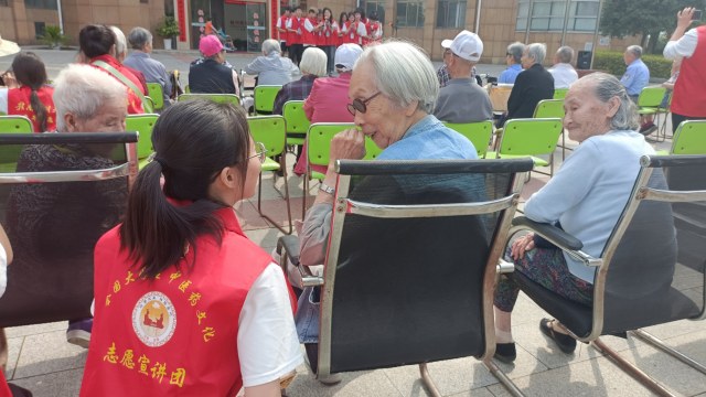 傳播中醫(yī)藥文化：古法新傳，宣講團(tuán)養(yǎng)老院行普及中醫(yī)文化