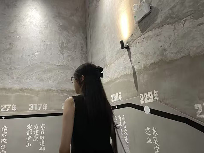 訪紅色紀(jì)念館，承愛國(guó)主義精神