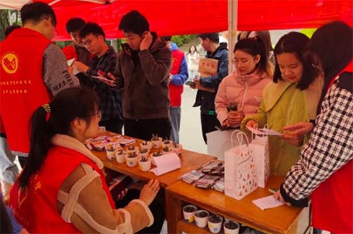 保護(hù)環(huán)境山河美，持續(xù)發(fā)展家園興