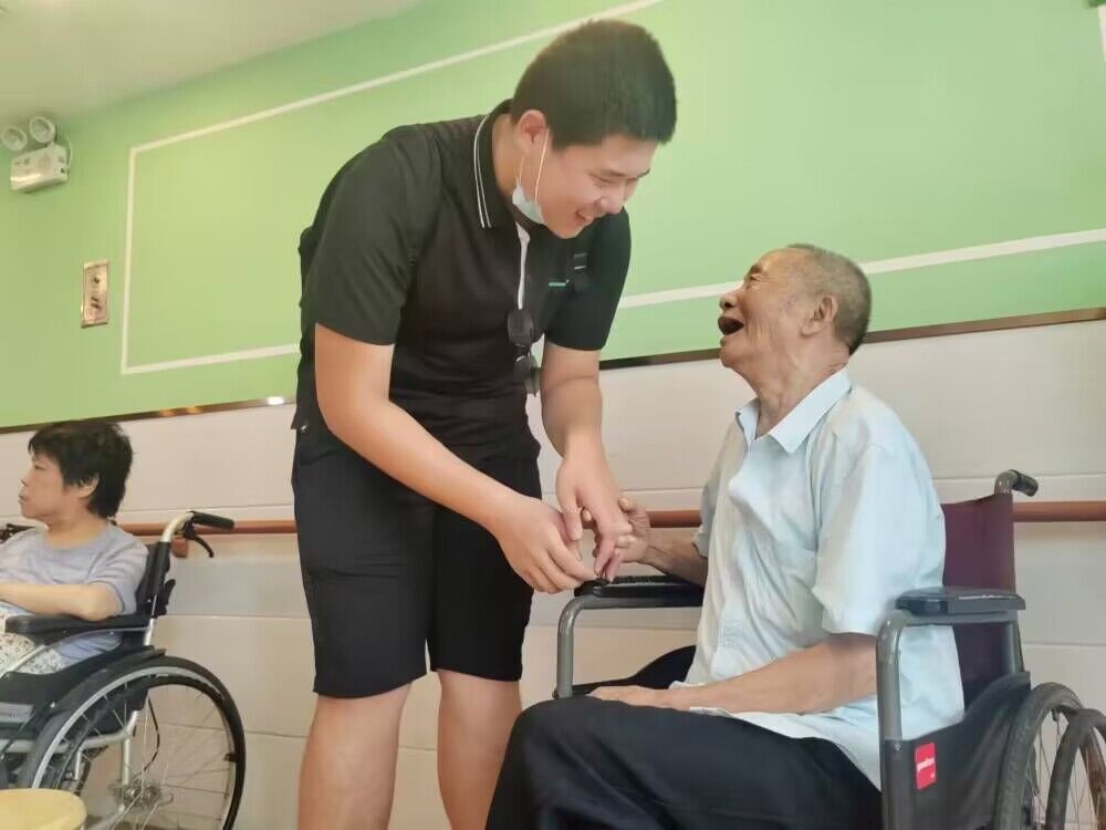 青春建功，實踐鑄魂 |  弘揚敬老美德，建設愛老風尚