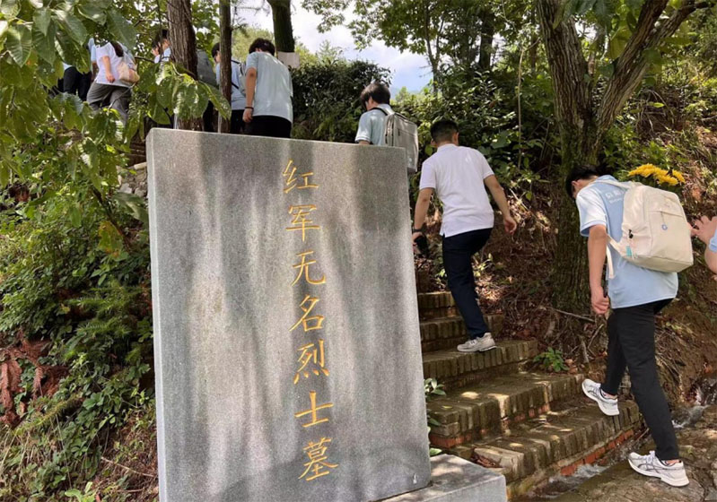 河南信陽(yáng)大學(xué)生暑期“三下鄉(xiāng)”推動(dòng)鄉(xiāng)村振興幸福