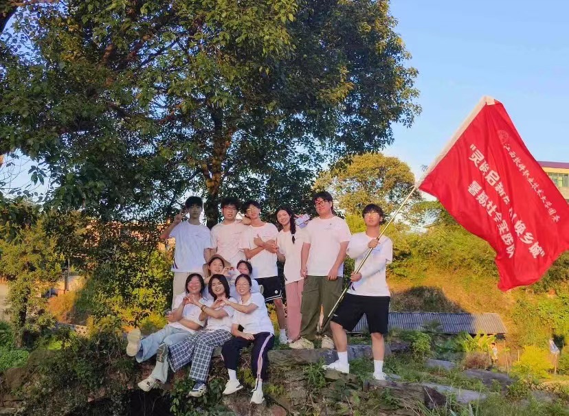 江西軟件職業(yè)技術(shù)大學暑期“三下鄉(xiāng)”｜用青春筆觸繪就鄉(xiāng)