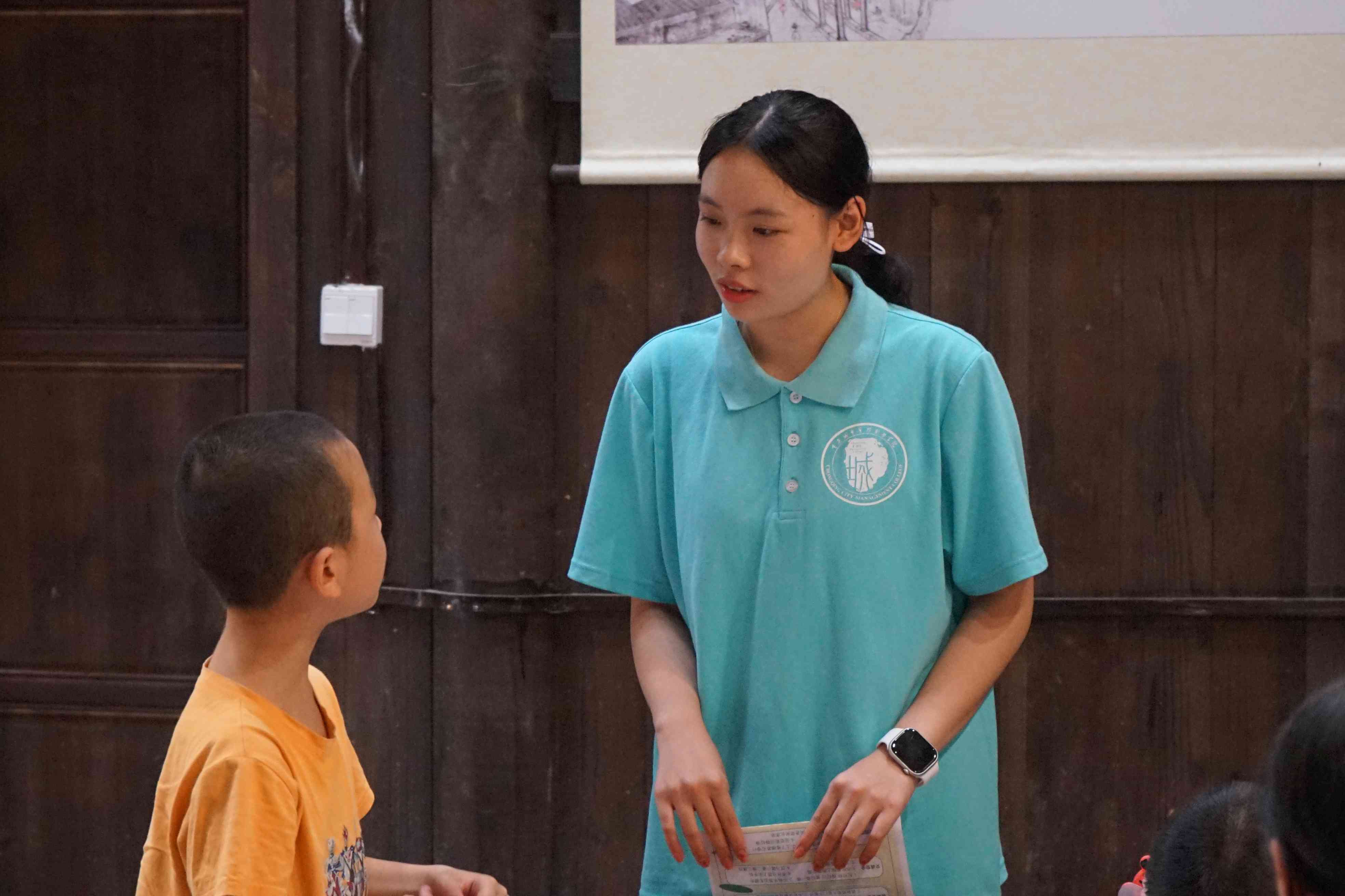 重慶城管學(xué)子三下鄉(xiāng)：開展 “大手牽小手，共筑安全夢”安全知識問答主題活動