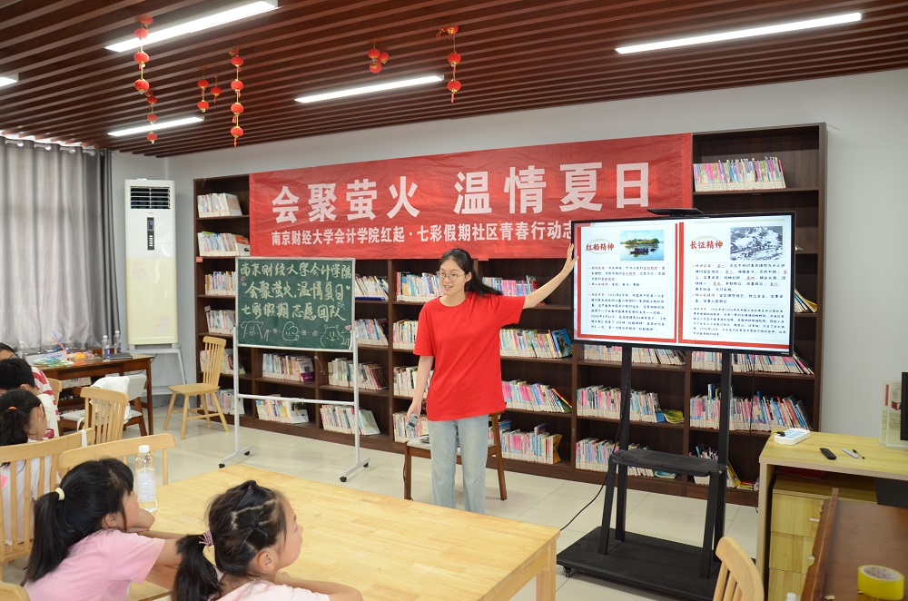南財學子走進農家書屋：賡續(xù)紅色血脈，繪制紅色長卷