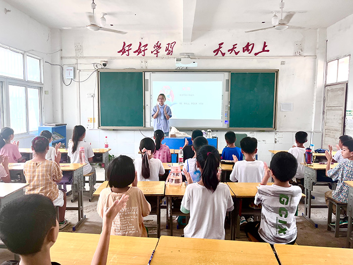 南京財(cái)經(jīng)大學(xué)：音樂撥動(dòng)心弦，溫情律動(dòng)精彩