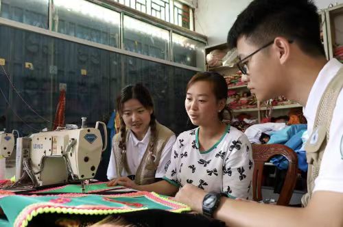 新華學(xué)子三下鄉(xiāng)：拜訪民間手藝人，感受民族文化魅力