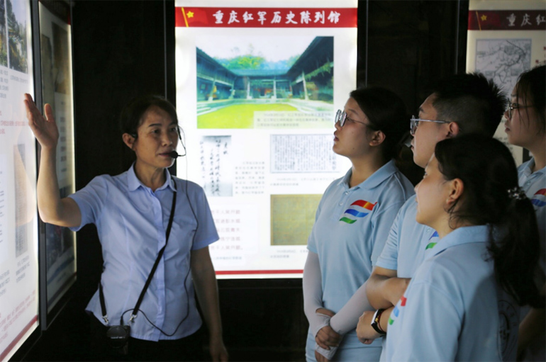 百折不撓奪勝利，團(tuán)結(jié)互助度時艱