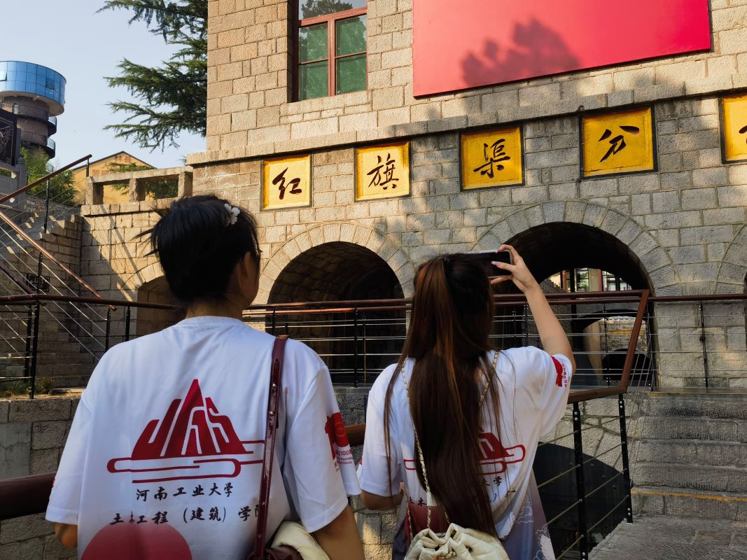 追尋紅色足跡，堅(jiān)定理想信念