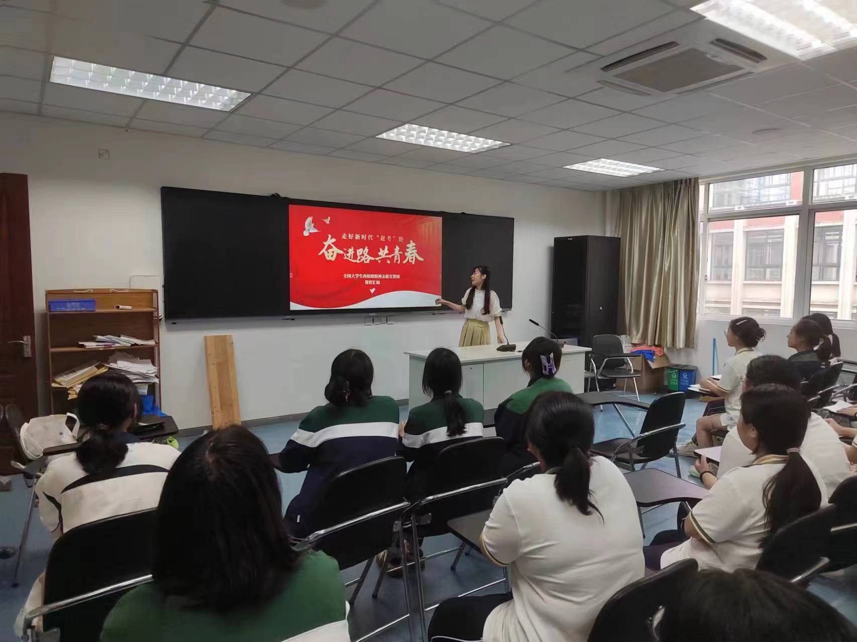 常熟理工學(xué)院商學(xué)院“紅耀”西柏坡精神暑期社會實(shí)踐宣講團(tuán)開展實(shí)踐活動