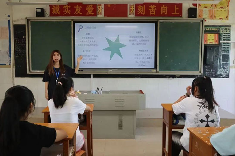 吳川“市長(zhǎng)杯”足球賽火熱展開 足協(xié)主席暢談鄉(xiāng)村足球發(fā)展