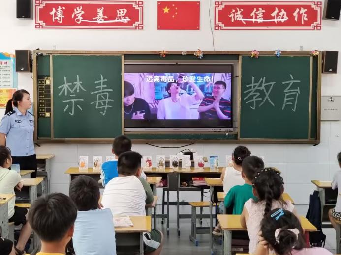 “光明之路，共繪未來”——武昌理工學(xué)院云夢書韻志愿服務(wù)隊攜手云夢縣禁毒大隊開展