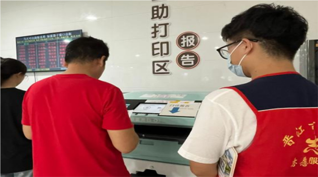 “暖心導(dǎo)診，童心候診”——福建學(xué)子晉江市醫(yī)院導(dǎo)診活動