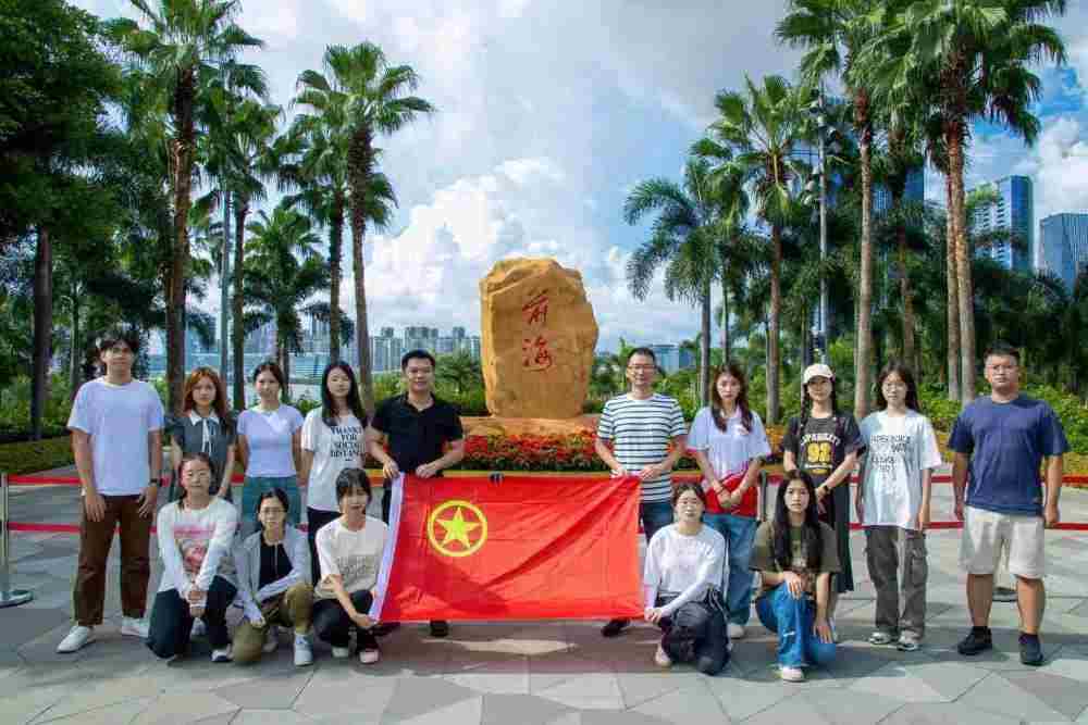 追尋領(lǐng)袖足跡，感悟真理力量