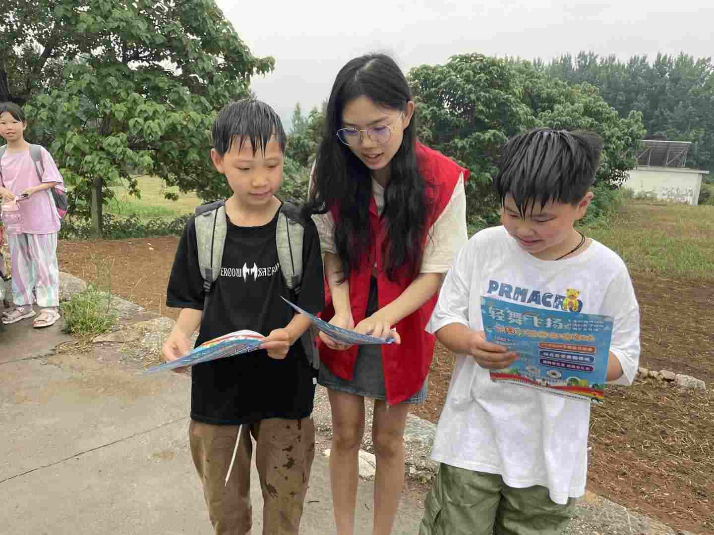 暑期三下鄉(xiāng)：走進(jìn)校園生活，宣揚紅色文化