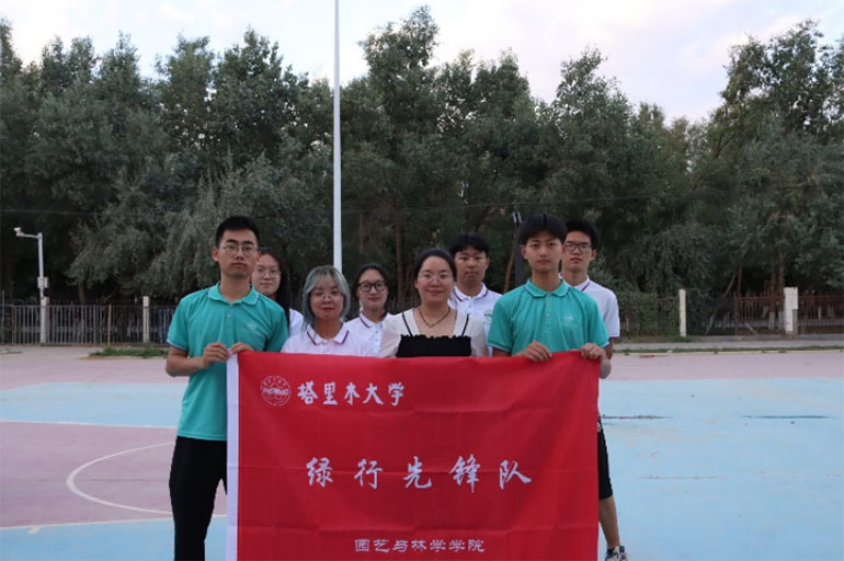深入社區(qū)基層環(huán)境，躬身踐行清掃衛(wèi)生
