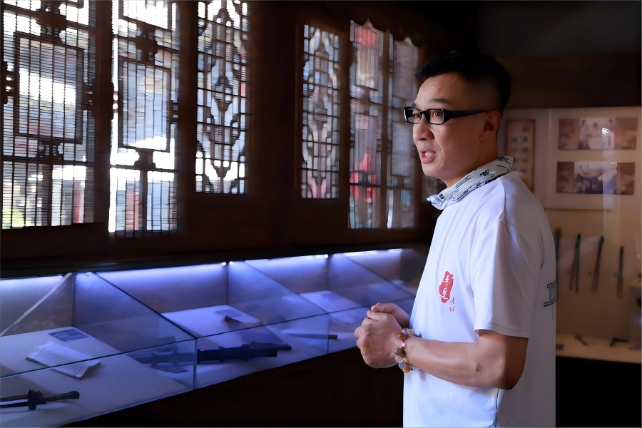 北航“拾文思源”實踐隊探秘平遙非遺瑰寶丨古兵器、布鞋與堆繡技藝的璀璨傳承