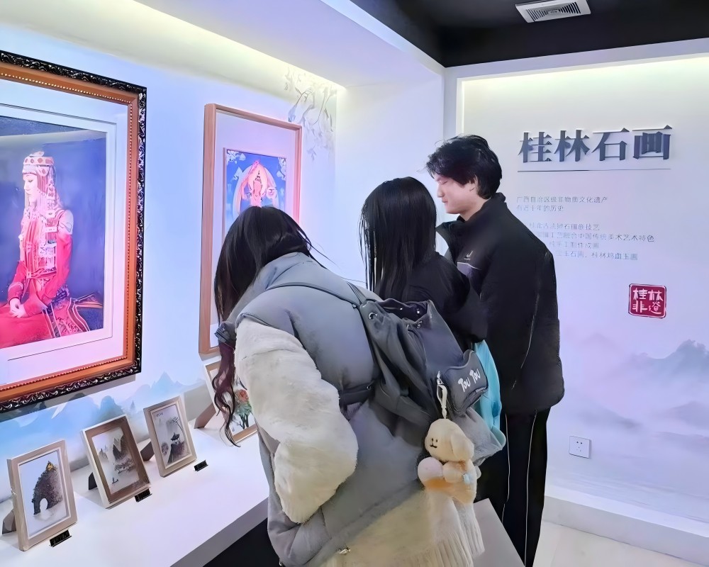 非遺入課堂，美育新篇章——廣西師范大學(xué)美術(shù)學(xué)院“藝心傳承”實(shí)踐隊(duì)開(kāi)展社會(huì)實(shí)踐活動(dòng)