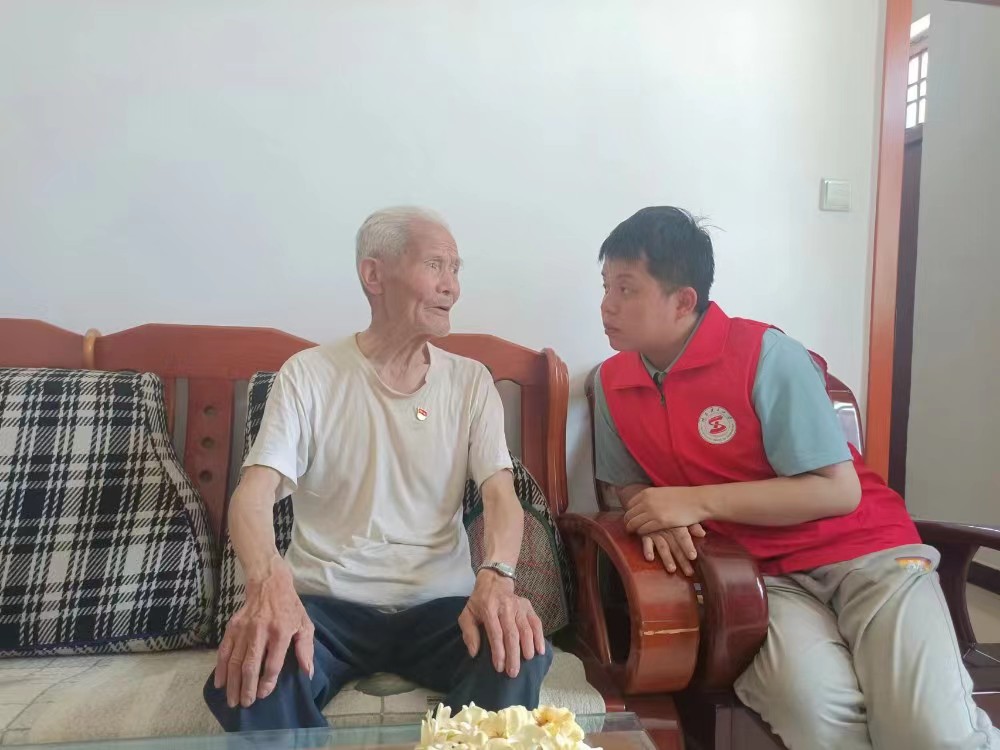 陜西理工大學(xué)三下鄉(xiāng)：老黨員講述初心故事，新青年牢記時(shí)代