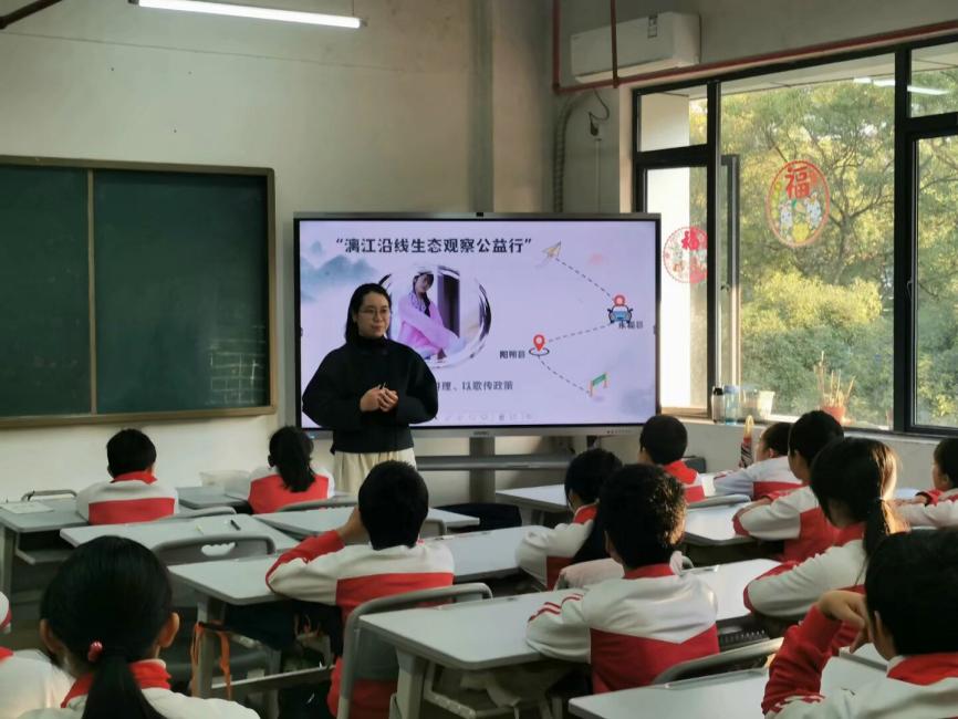 廣西師大學(xué)子行踐八桂，青音嘹亮傳理論基層行