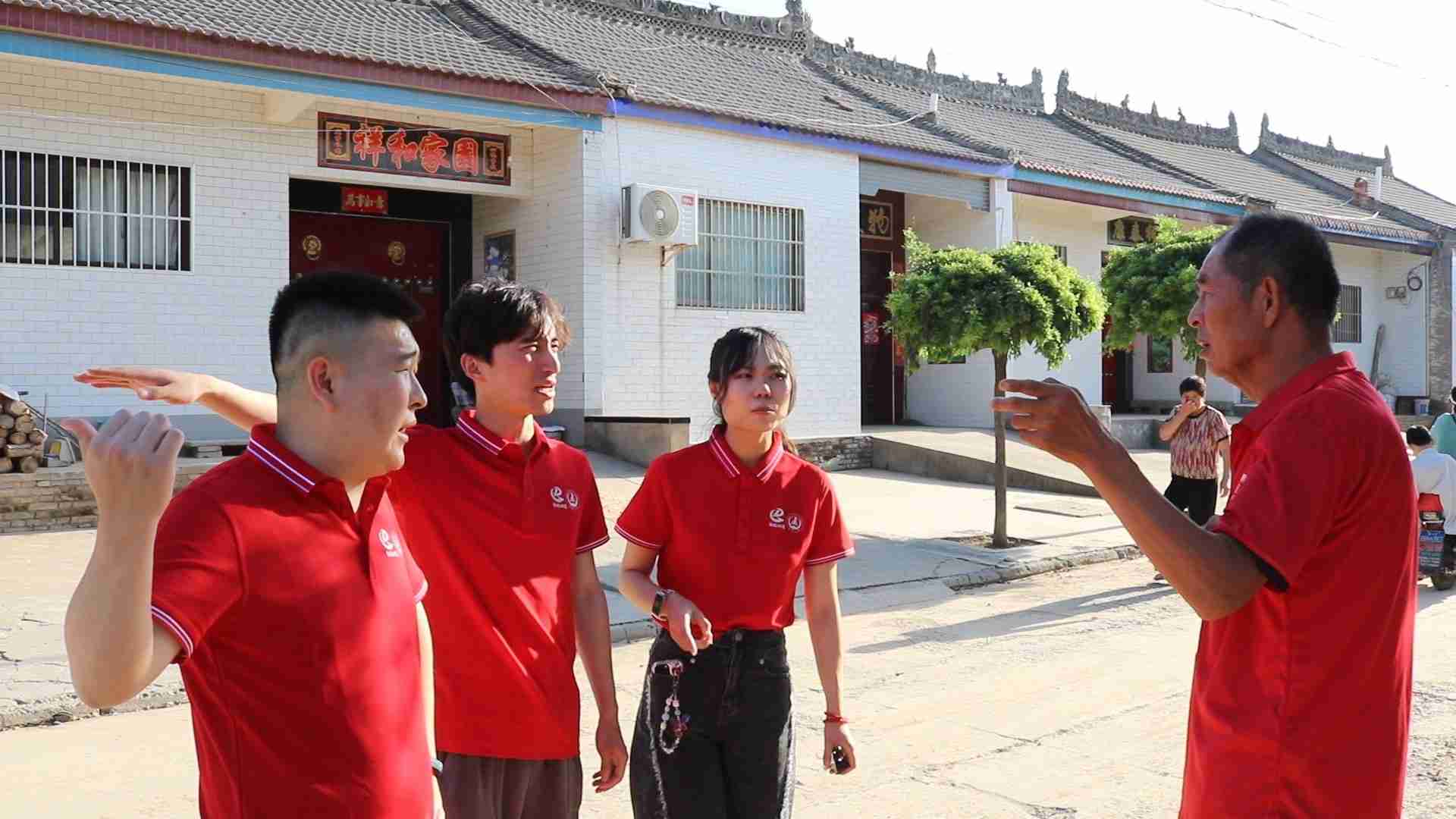 訪談不同群體，汲取奮進(jìn)力量