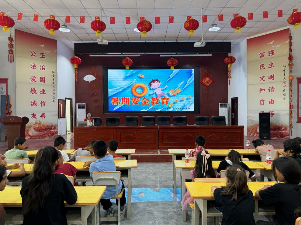 知識(shí)與歡樂(lè)同在，暑假成長(zhǎng)不停歇