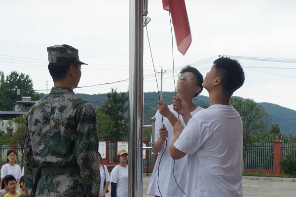 七七事變，勿忘國(guó)恥，崇陽支教團(tuán)隊(duì)帶領(lǐng)支教學(xué)生緬懷先烈
