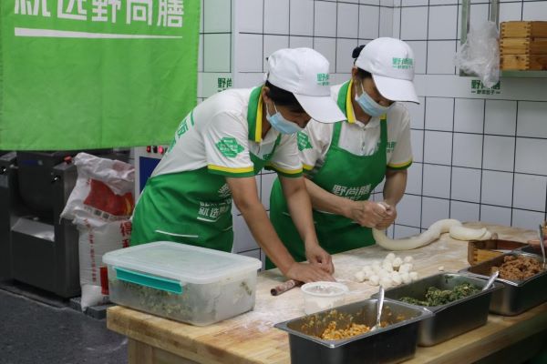 南財(cái)招財(cái)進(jìn)“包”團(tuán)隊(duì)：線下門(mén)店深入考察，“包”打天下促