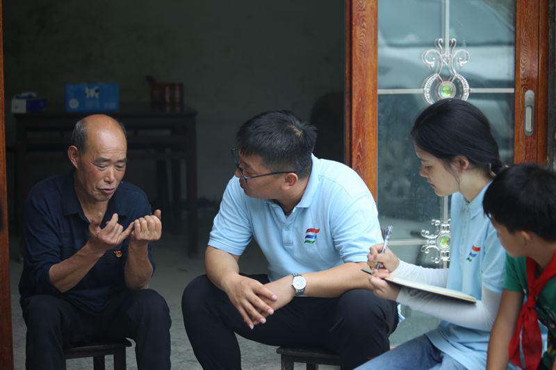 重外院學(xué)子三下鄉(xiāng)：黨齡五十載，從不忘黨恩