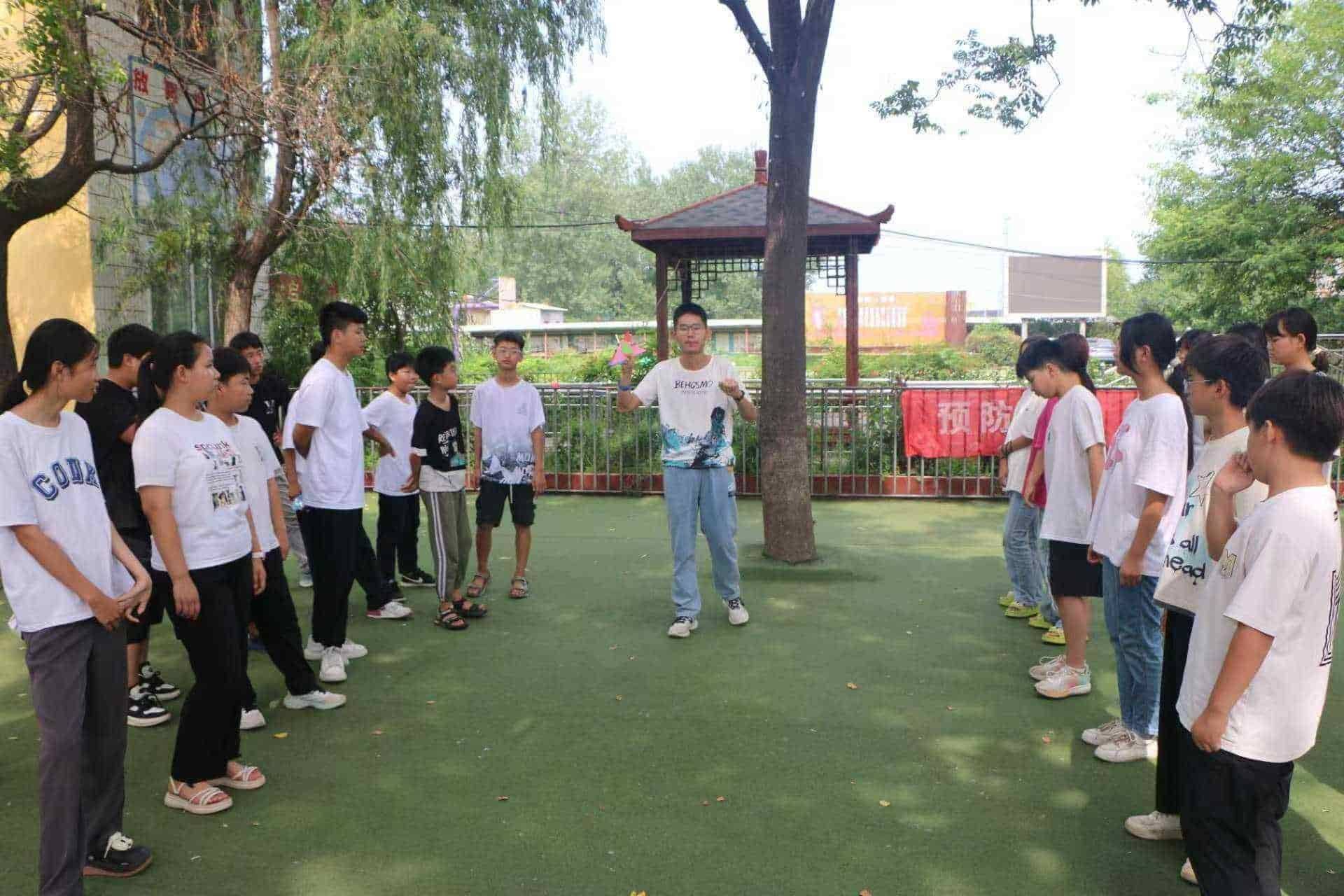 七巧板中智慧生，支教團(tuán)里愛(ài)心濃