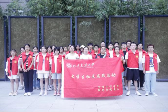 山東建筑大學(xué)微光行動團(tuán)隊(duì)開展“童心飛揚(yáng)，紙藝綻放”主題社會實(shí)踐活動