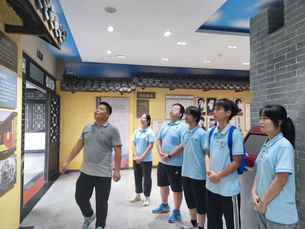 史策丹心六安魂，剛毅不屈獨山心