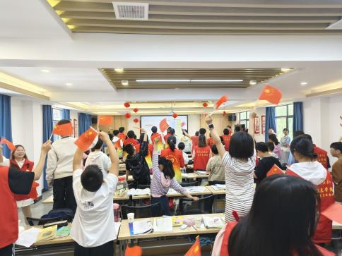 花兒向陽，童心向黨